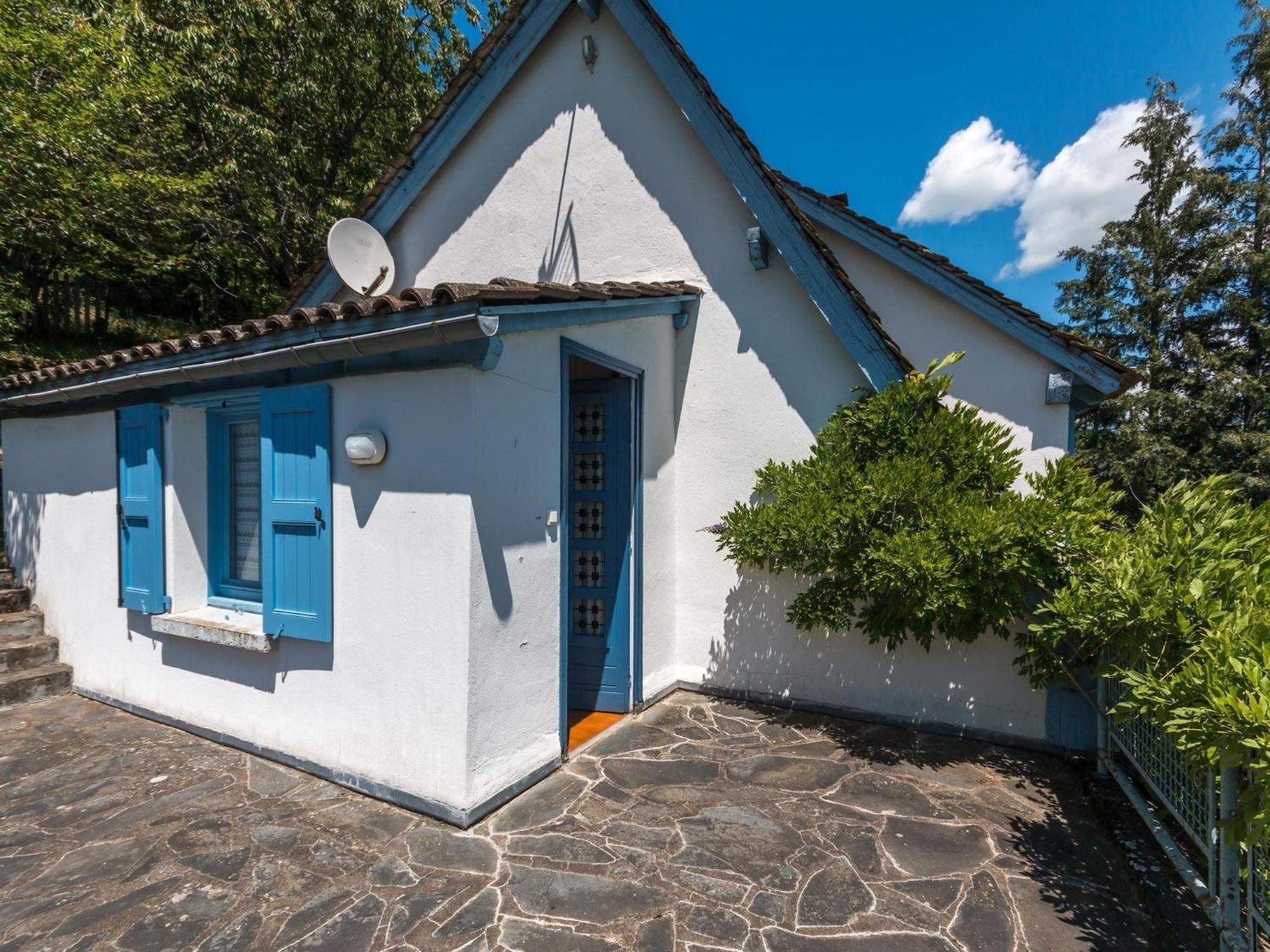 Beautiful Villa In The Parc Des Volcans D Auvergne Вик-сюр-Сер Экстерьер фото