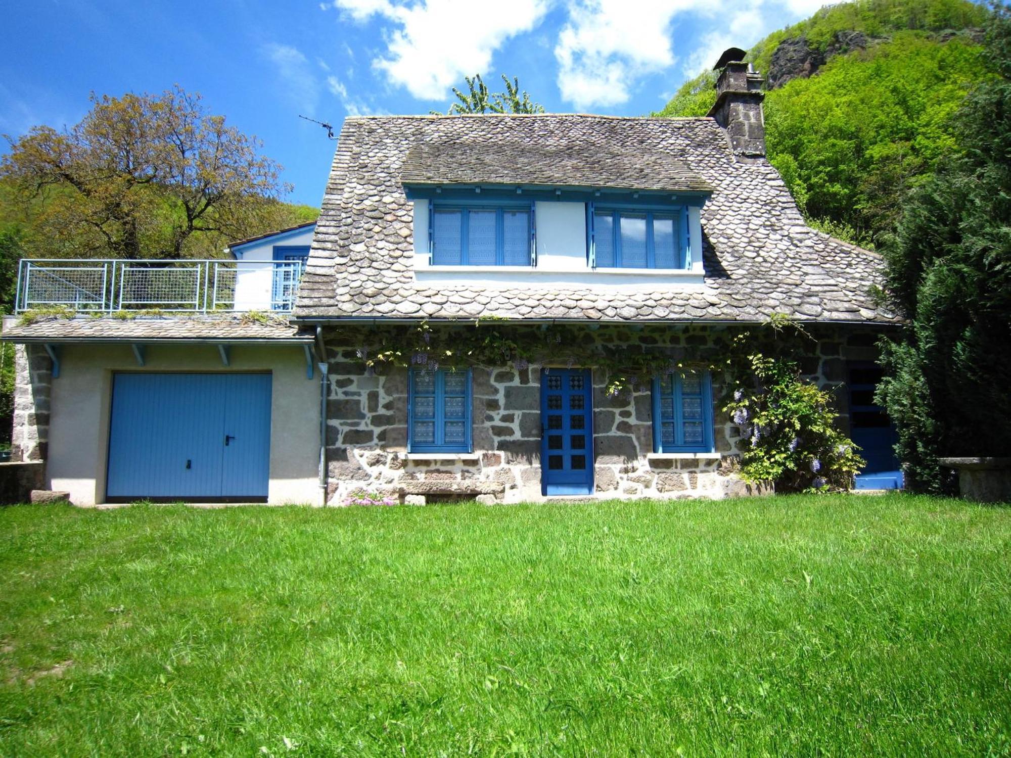 Beautiful Villa In The Parc Des Volcans D Auvergne Вик-сюр-Сер Экстерьер фото